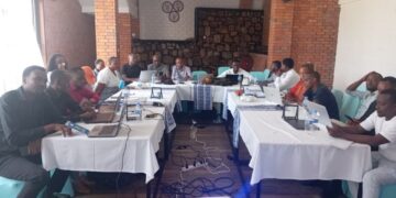 Abanyamakuru: Bafashe ingamba zo guhinduka no gukora kinyamwuga